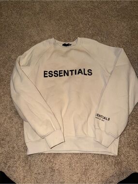 ESSENTIALS crewneck